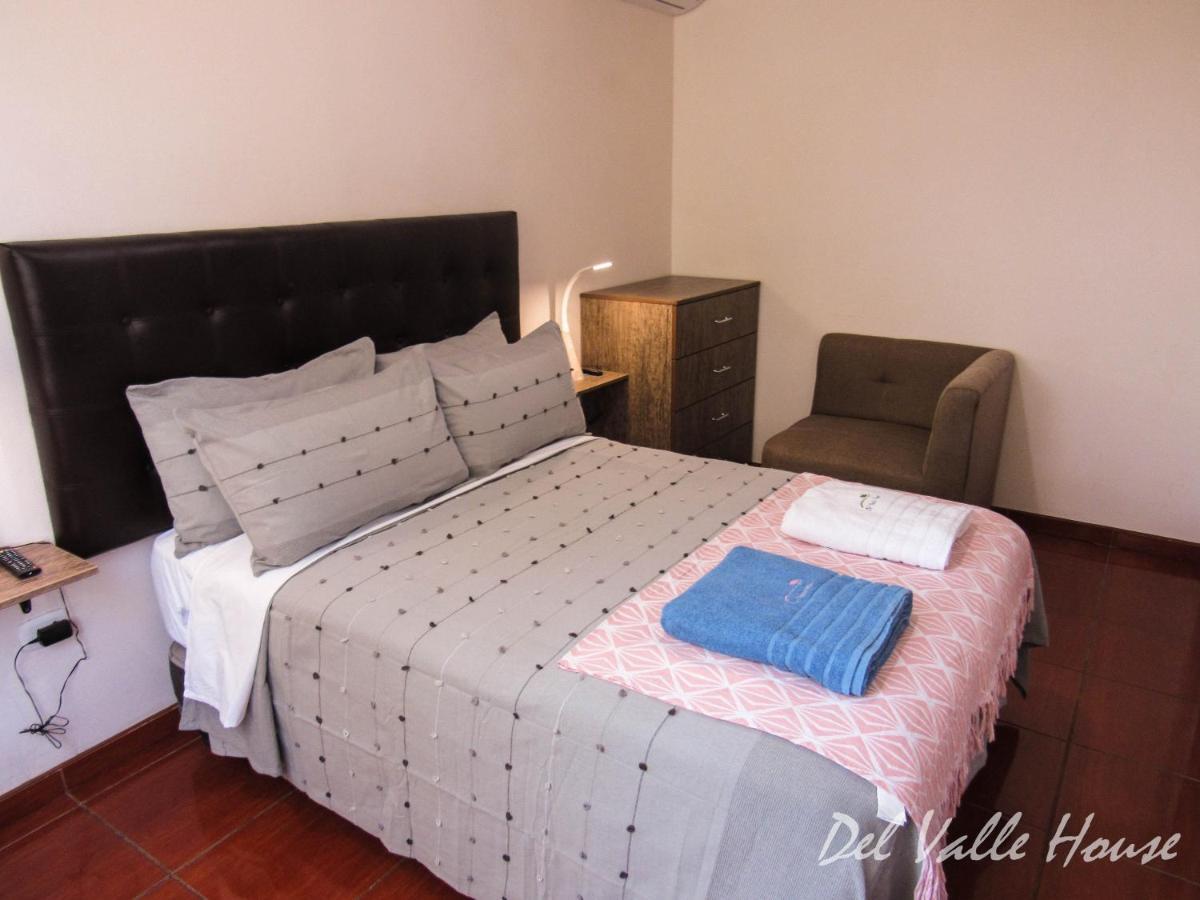 Del Valle House *