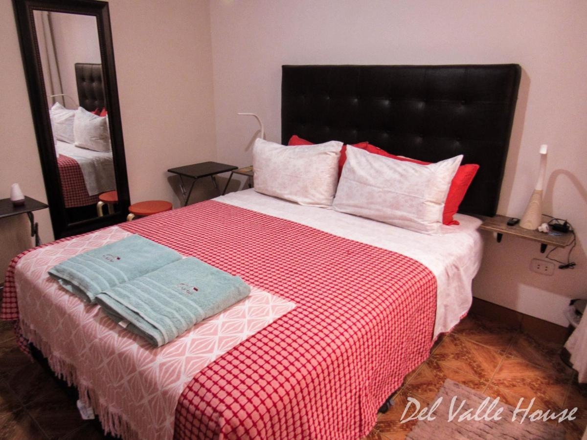 Del Valle House *